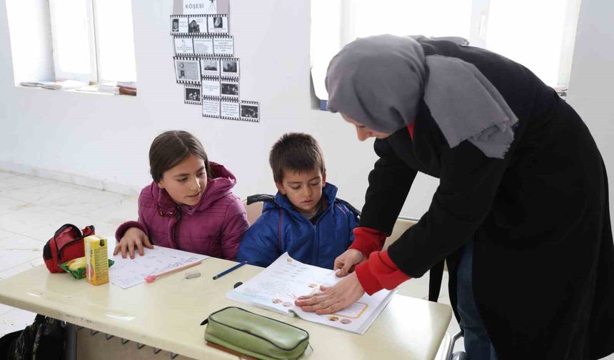 Eksi 20 Derecede Eğitim: Feke’de Bir Öğretmenin Büyük Fedakârlığı