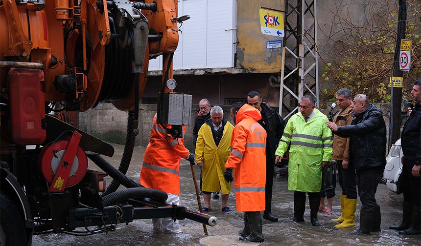 Adana’da Metrekareye 72 Kilo Yağmur! Büyükşehir Sahada Alarm Verdi