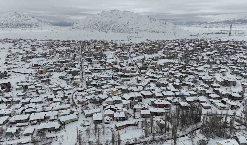 Adana’nın Zirvesi Beyaza Büründü: Tufanbeyli Masal Diyarına Döndü