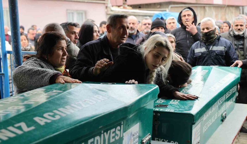 Adana’da Yürek Yakan Veda: Ada ve Mert Yan Yana Toprağa Verildi