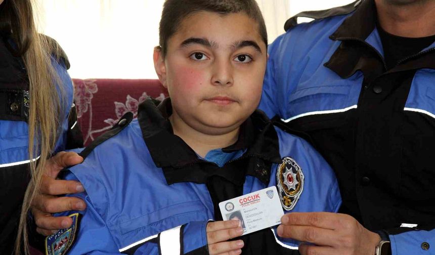 Polis Olma Hayali Kuran Öğrenciye Anlamlı Jest