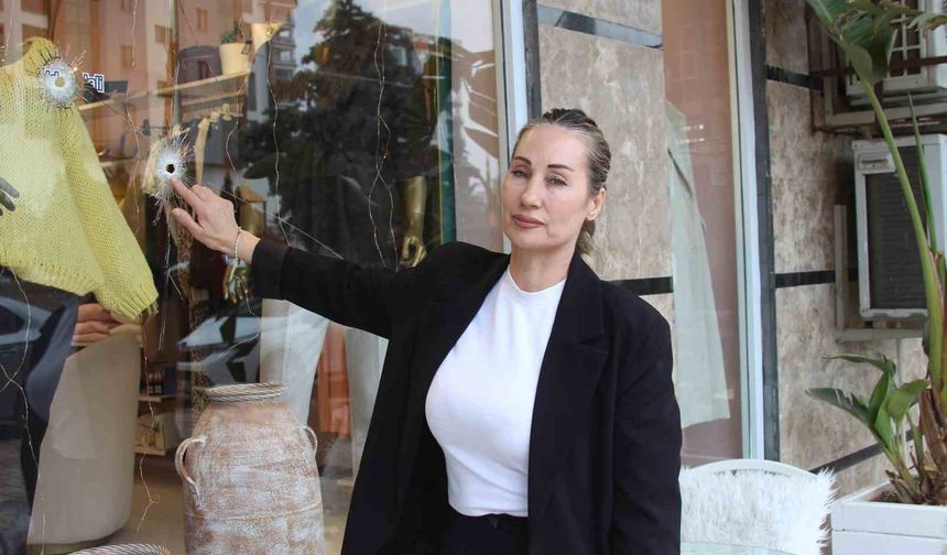 Adana’da Esnaf Korku İçinde: Mağazaya 10 El Ateş Edildi