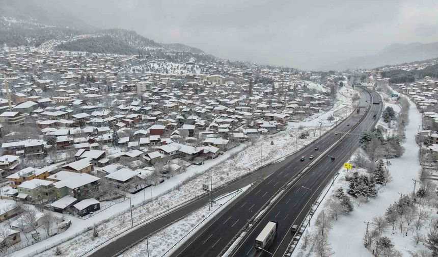 Adana’da Kartpostallık Manzara: Pozantı Beyaza Büründü
