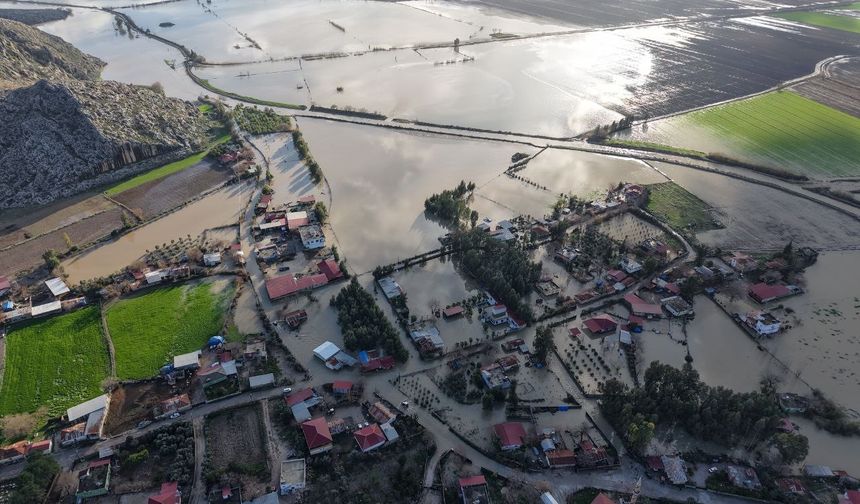 Kozan’da Sel Alarmı! Anavarza Çevresi Sular Altında