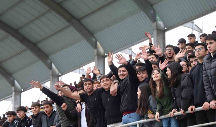 Kozan’da Liseler Arası Maçta Olay! Karşılaşma Yarıda Kaldı