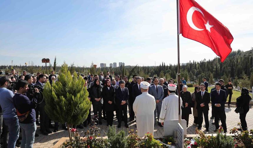 Bakan Yumaklı’dan Adana’da Duygu Dolu Deprem Şehitleri Ziyareti