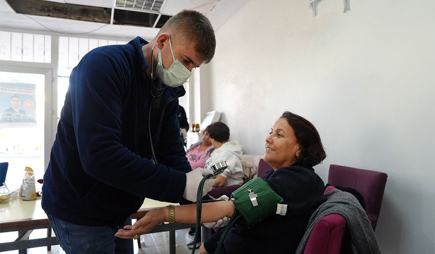 Çukurova’da Emeklilere Büyük Hizmet! Sağlık Taramaları Yoğun İlgi Görüyor