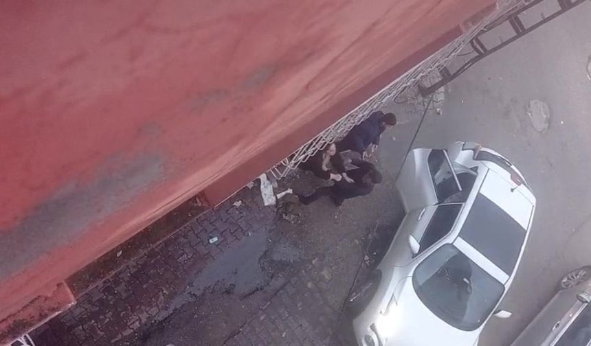 Adana’da Dehşet Anları: Boşandığı Eşini Sokak Ortasında Darp Etti