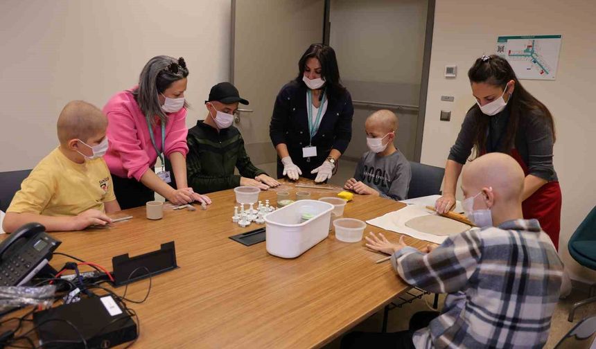 Hastane Odasında Umut: Adana’da Tedavi Gören Çocuklar Atölyelerde Hayata Tutunuyor