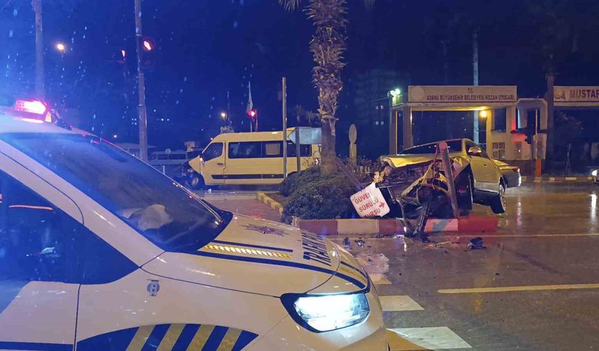 Kozan’da Feci Çarpışma! Otomobil Ağaca Çarptı