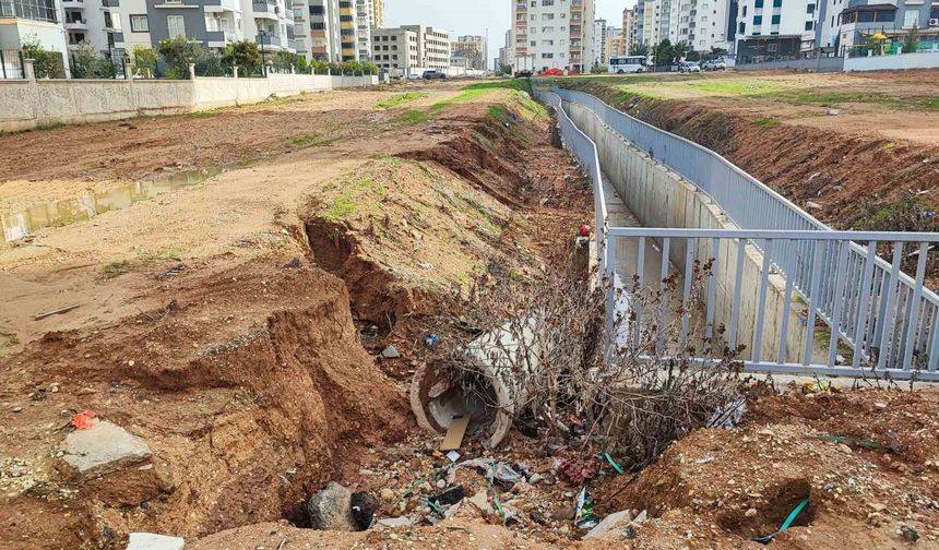 138 Kilogram Yağış Yetti: Adana’da Lüks Siteler Bile Sular Altında