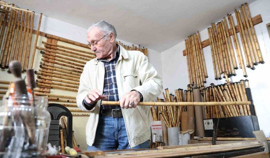 80 Yaşında Sanatına Aşkla Bağlı! Kamıştan Mucize Çıkarıyor