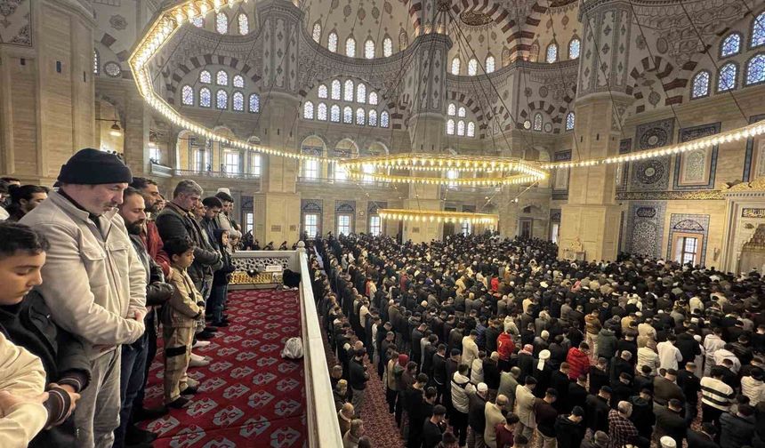 Adana’da Bayram Sabahı: Camiler Dolup Taştı!