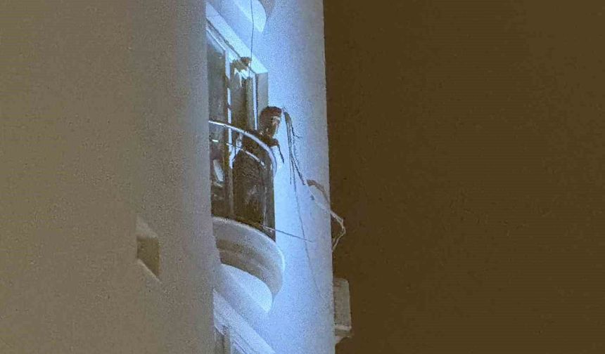 Adana’da Balkon Krizi: “Evi Yakacağım” Diyerek Mahalleliyi Panikletti