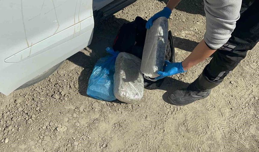 Adana’da Narkotik Operasyonu: Uyuşturucu ve Silah Deposu Ortaya Çıktı