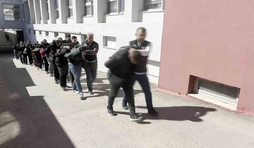 Adana’da Şafak Operasyonu! 11 Torbacı Tutuklandı