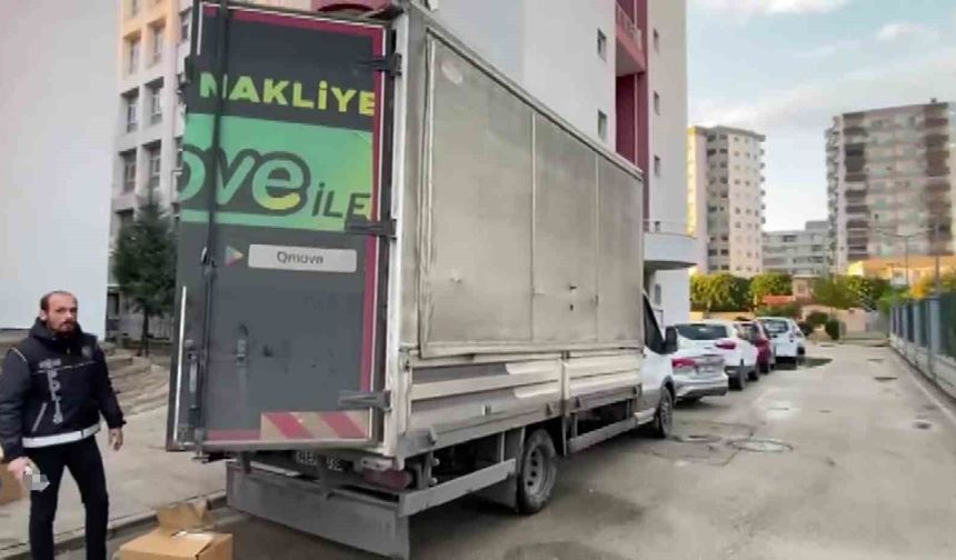 Adana’da Dev Operasyon! Kamyonetten 4,5 Milyon Kaçak Makaron Çıktı