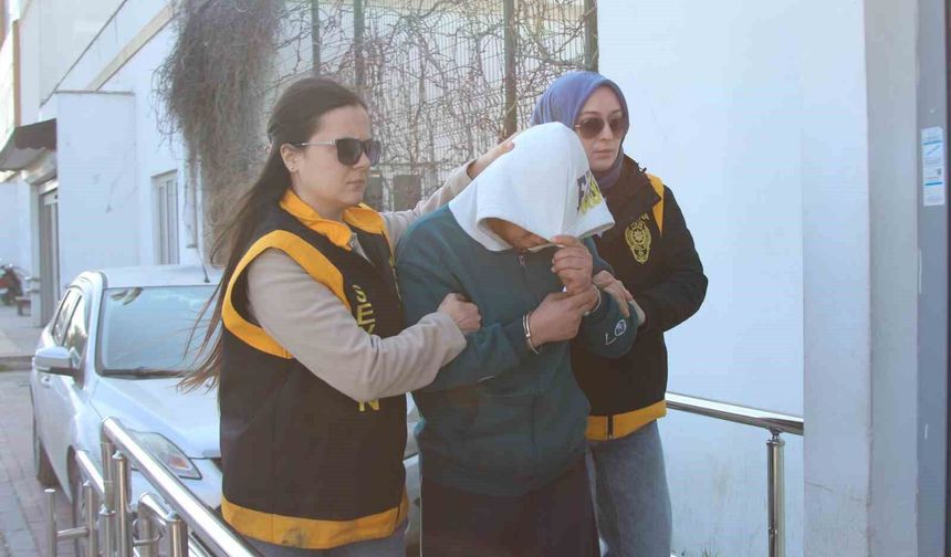 Adana’da Evde Dehşet! Tartıştığı Kocasını Ekmek Bıçağıyla Bıçakladı