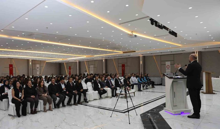 Adana’da Tıp Sempozyumu: Gençlerden Sağlığa Büyük İlgi