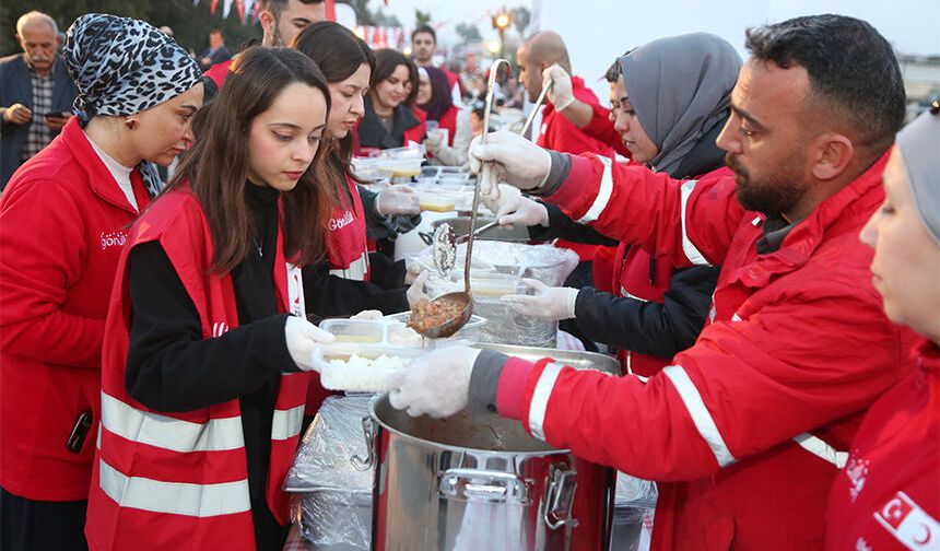 Tarihi Köprüde İftar
