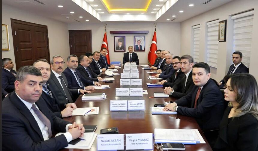 Vali Yavuz, Vali Yardımcıları ve Kaymakamlarla İlçeleri Gündemine Aldı