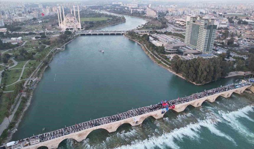 Taşköprü’de Görülmemiş İftar! Yüzlerce Kişi Aynı Anda Oruç Açtı