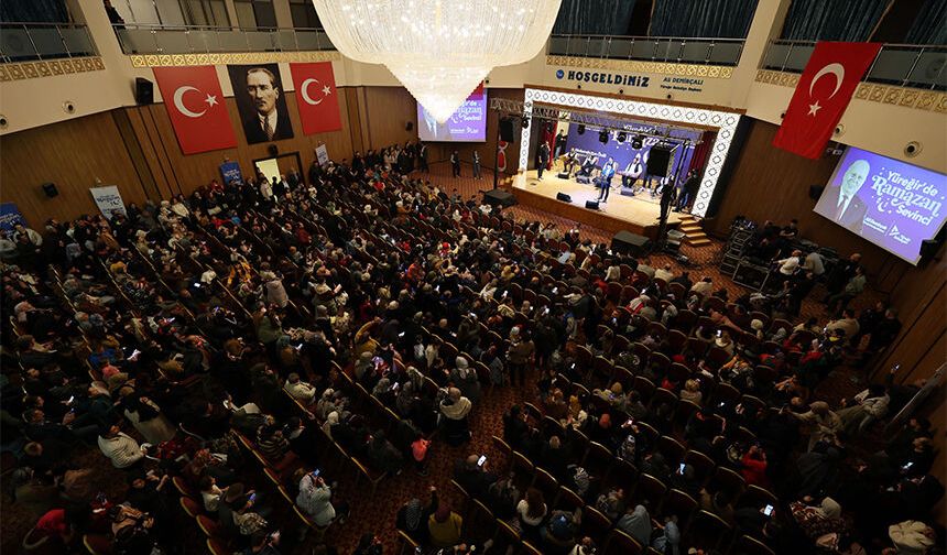 Yüreğir’de Abdurrahman Önül Rüzgârı! Salon Tıklım Tıklım Doldu