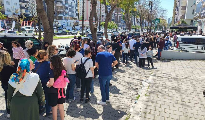 100 TL Duyurusu Ortalığı Karıştırdı! Adana’da İzdiham