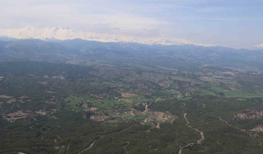 Aynı Anda İki Mevsim! Aladağ’da Görülmesi Gereken Manzara