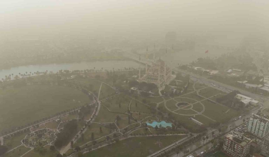 Adana’yı Toz Bulutu Sardı! Güneş Bile Görünmedi