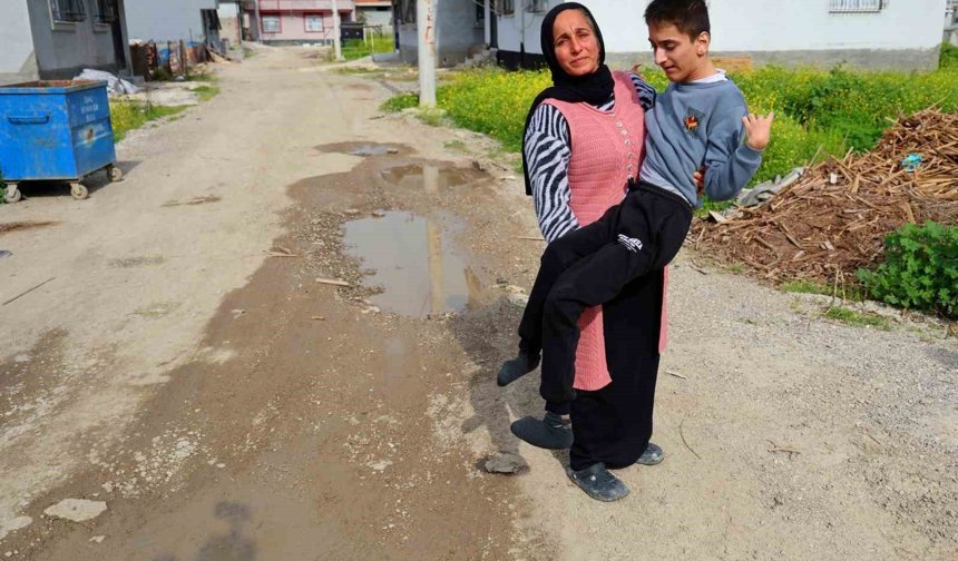 Adana’da İsyan! 6 Yıldır Yapılmayan Yol İçin Sokağa İndiler