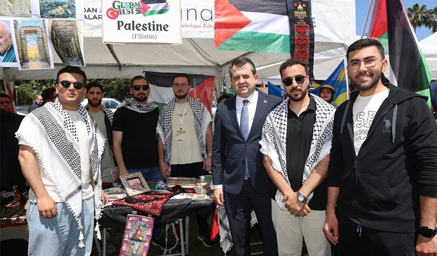 Çukurova Üniversitesi’nde Kültür Şöleni: Global Fest Renkli Görüntülere Sahne Oldu