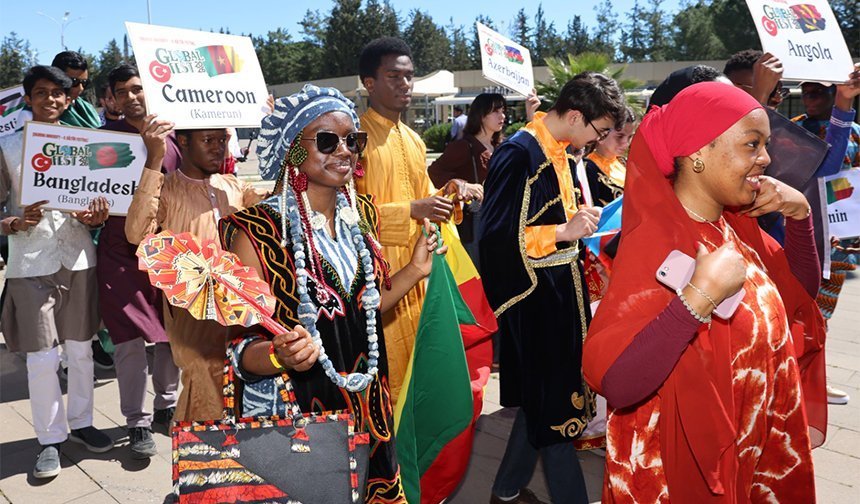 Çukurova Üniversitesi’nde Renkli Şölen: Globalfest Başladı