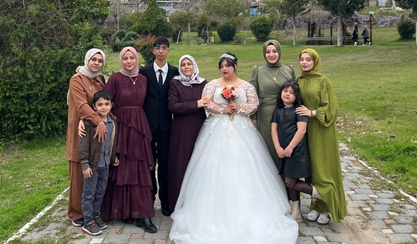 Down Sendromlu Gülayfer’in Hayalini Gerçekleştiren Düğün: Gelinlik Giydi, Alkışlarla Karşılandı!