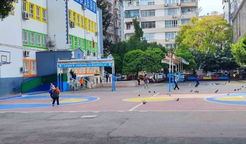 Adana’da Okullarda Farklı Manzara: Kimisi Derste, Kimisi Eylemde