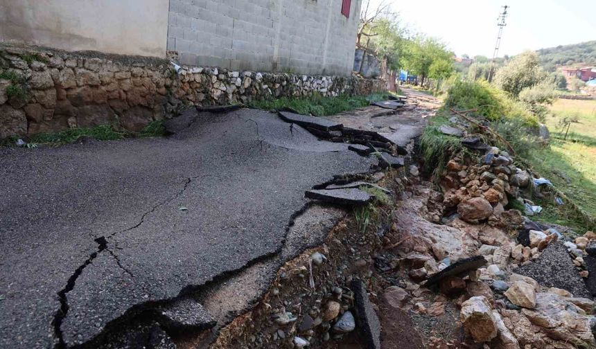Kozan’da Felaketin Boyutu Havadan Ortaya Çıktı: Yollar Yok Oldu