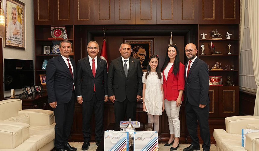 Küçük Yazar Başkan Koltuğunda! Zeynep Demir’den Büyük Proje