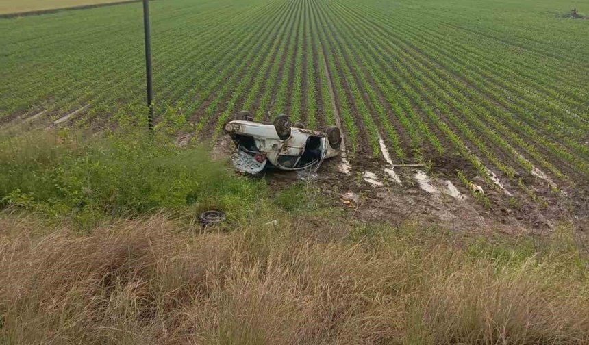 Kozan Yolunda Korkutan Kaza! Araç Tarlaya Uçtu