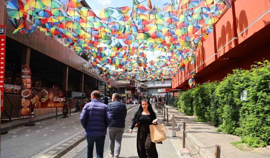 Adana’da Renkli Sokak Kabusa Döndü!