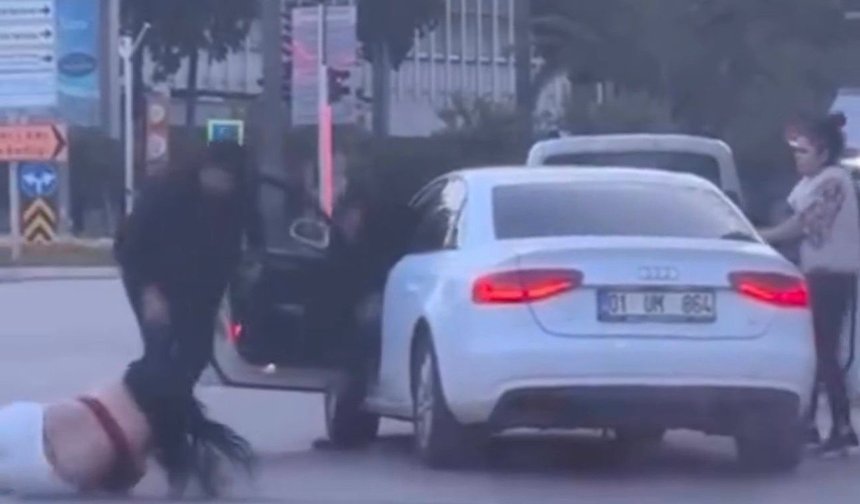 Saçından Tutup Araçtan İndirdiler!