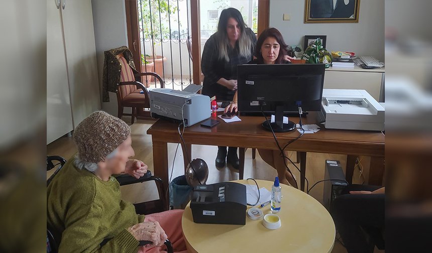 Vali Yavuz’tan Yaşlılara Büyük Dokunuş: Kimlik Başvurusu Huzurevinde