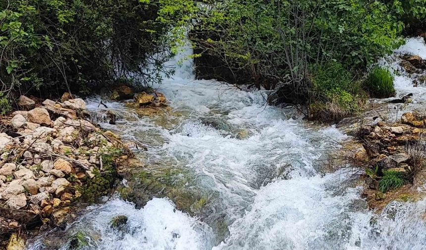 Adana’da Doğa Harikası! Yağmur Sonrası Şelaleler Fışkırdı