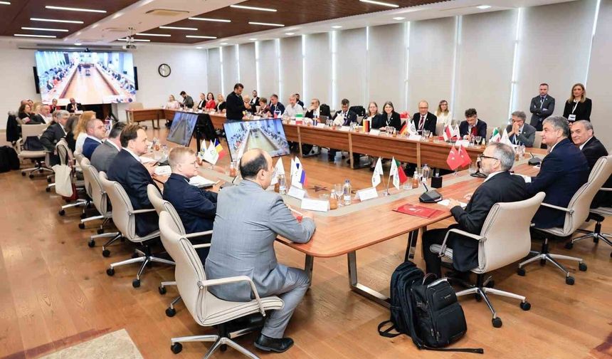 ATÜ’de Avrupa Rüzgarı: 10 Ülkeden Akademisyenler Adana’da Buluştu