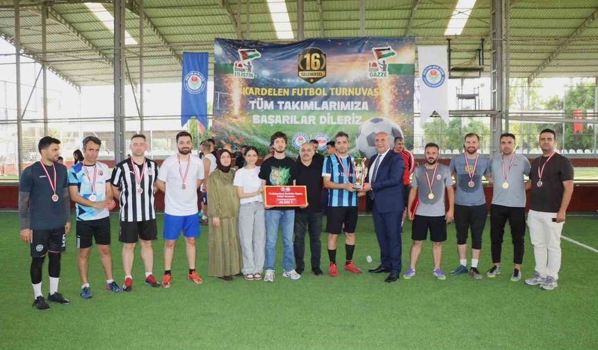 Eğitimcilerin Turnuvasında Kupayı Kaldıran Takım Belli Oldu