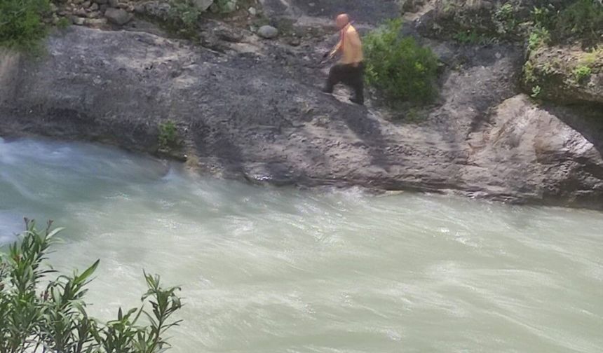 Adana’da Korku Dolu Anlar! Çaya Giren Genç Bir Anda Gözden Kayboldu