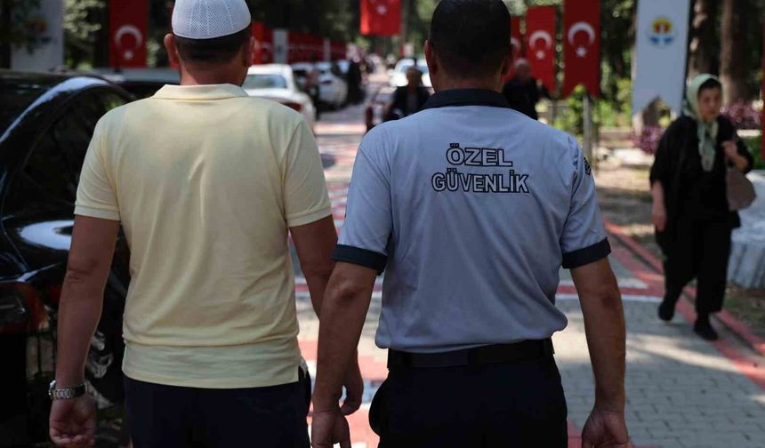 Adana’da Mezarlıkta Şok Denetim! “Sahte Hoca” Dua Okuyamayınca Yakalandı