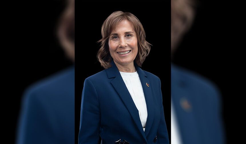 Oya Tekin’den Dikkat Çeken Bayram Mesajı: “Bu Karanlık Günler Elbet Geçecek”