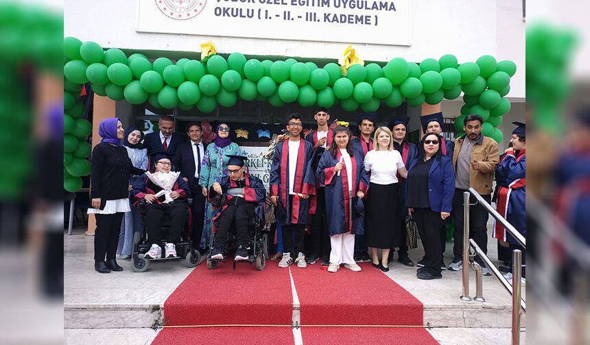 Özel Öğrencilerden Anlamlı Kutlama