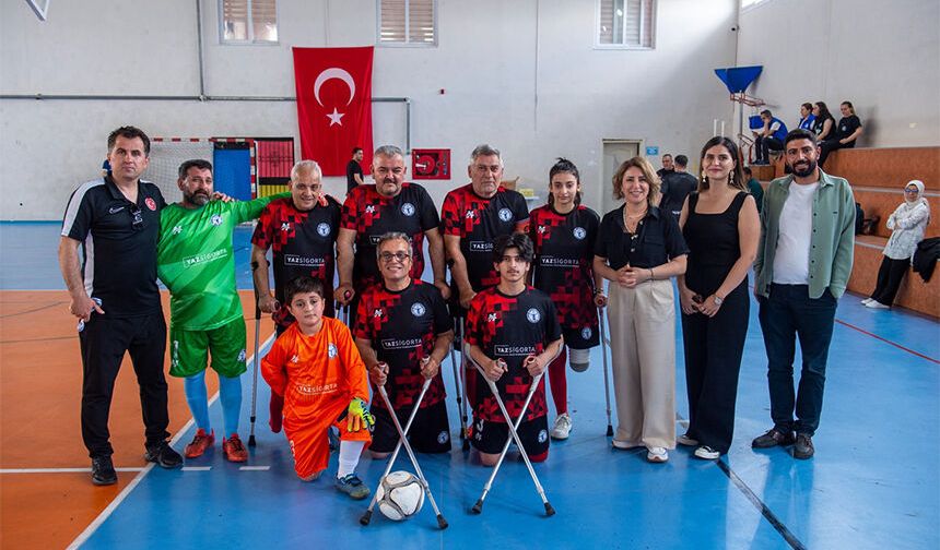 Seyhan’da Duygulandıran Maç! Engeller Sahada Dayanışmayla Aşıldı