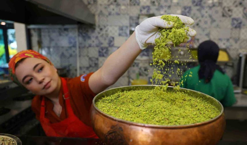Bayram Öncesi Kritik Uyarı! “Ucuz Tatlı Yemeyin, Sağlığınızdan Olmayın”
